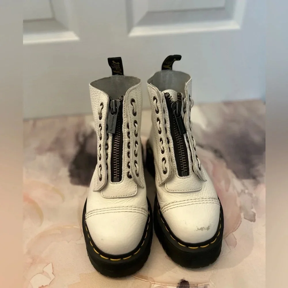 ! Dr. Martens SINCLAIR MILLED LEATHER PLATFORM BOOTS MSRP$250 in white